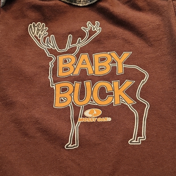 Mossy Oak "Baby Buck" brown onesie/bodysuit - Picture 3 of 3
